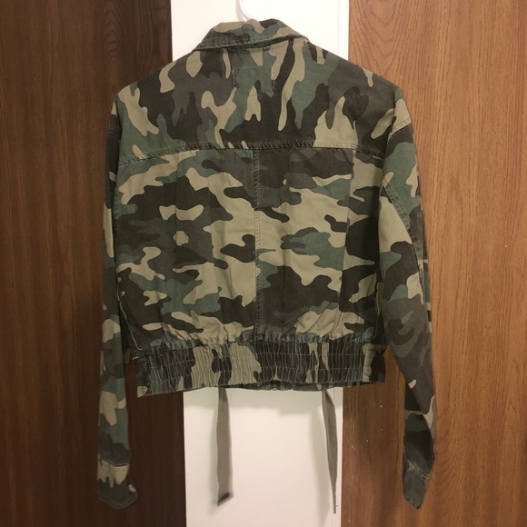 AÉROPOSTALE: S cropped camo “jean” jacket - Picture 2 of 4